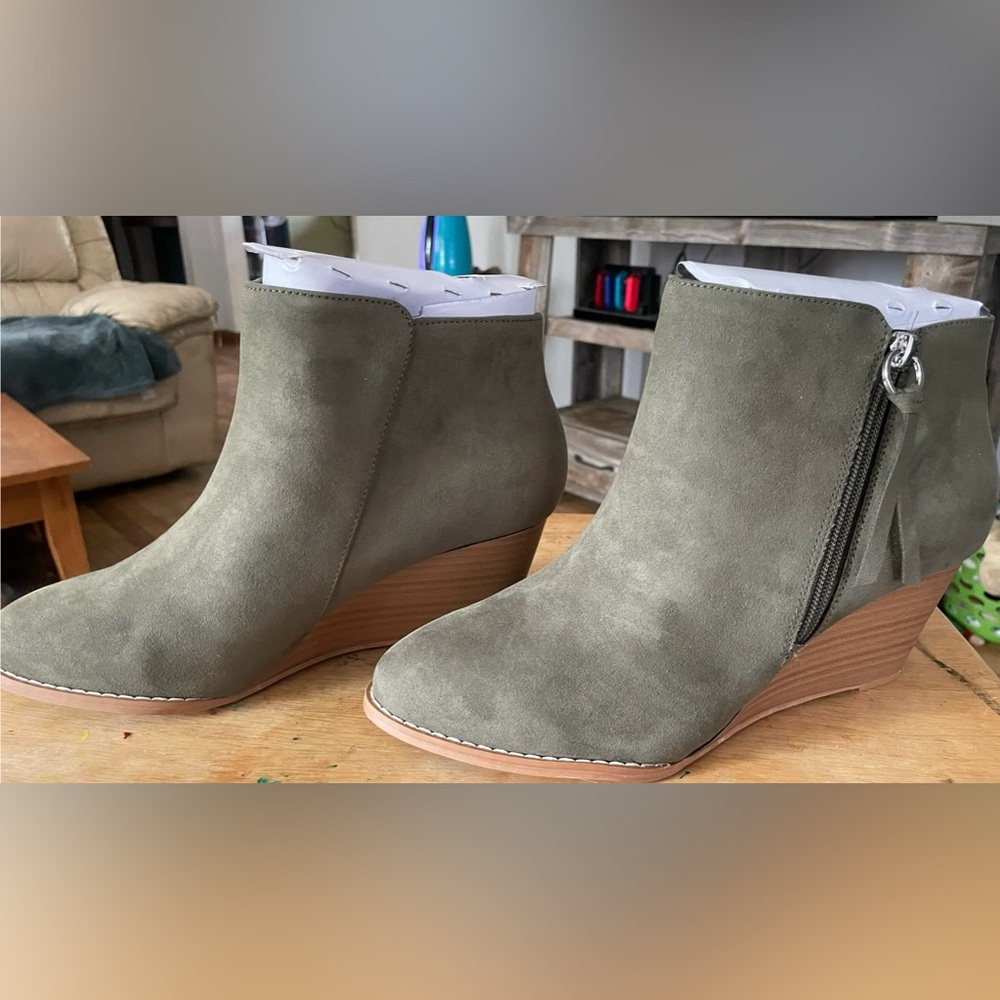 Torrid Size 10.5 Olive Wedge
